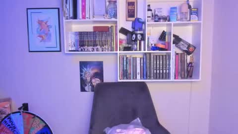 INSTAGRAM issabella18   TWITTER issa latin online show from 12/05/25, 04:54