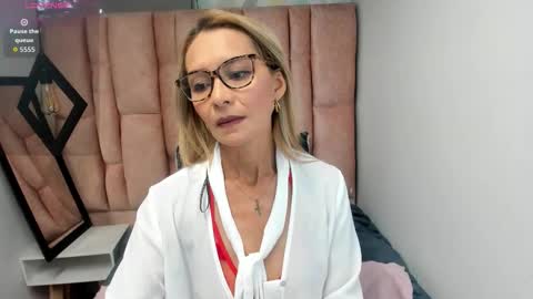 Snapshot of issa_milf__ chatting on 02/12/26, 05:19 ISSA MILF online show from 02/12/26, 05:19