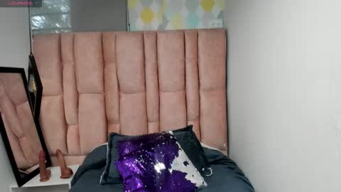 Snapshot of issa_milf__ chatting on 02/23/26, 02:03 ISSA MILF online show from 02/23/26, 02:03