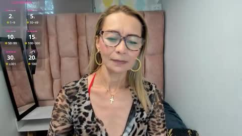 Snapshot of issa_milf__ chatting on 02/26/26, 01:43 ISSA MILF online show from 02/26/26, 01:43