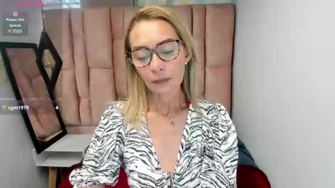 Snapshot of issa_milf__ chatting on 03/03/26, 02:12 ISSA MILF online show from 03/03/26, 02:12