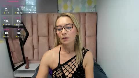 Snapshot of issa_milf__ chatting on 03/05/26, 01:18 ISSA MILF online show from 03/05/26, 01:18