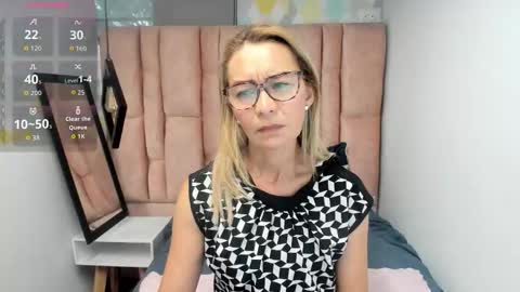 Snapshot of issa_milf__ chatting on 03/16/26, 01:15 ISSA MILF online show from 03/16/26, 01:15