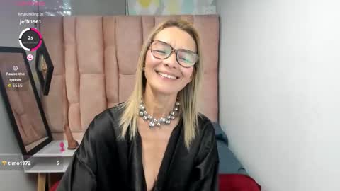 Snapshot of issa_milf__ chatting on 03/20/26, 01:27 ISSA MILF online show from 03/20/26, 01:27