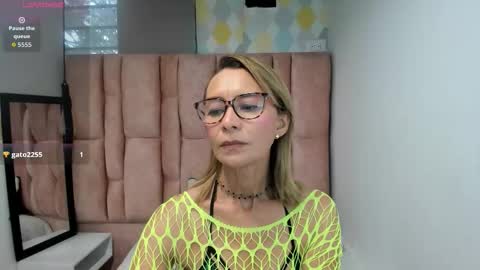 Snapshot of issa_milf__ chatting on 03/30/26, 02:29 ISSA MILF online show from 03/30/26, 02:29