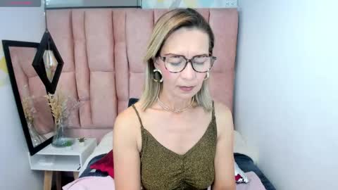 ISSA MILF online show from 05/14/26, 01:40
