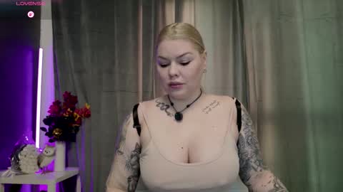 Snapshot of issaa20 chatting on 03/06/26, 05:37 Alisa online show from 03/06/26, 05:37