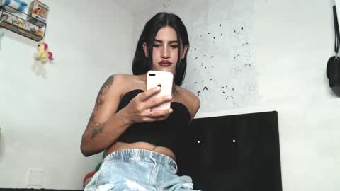 Issabel online show from 12/23/24, 12:14