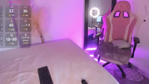 Snapshot of issabella_grey chatting on 10/01/25, 06:47  Isa Goddes  online show from 10/01/25, 06:47