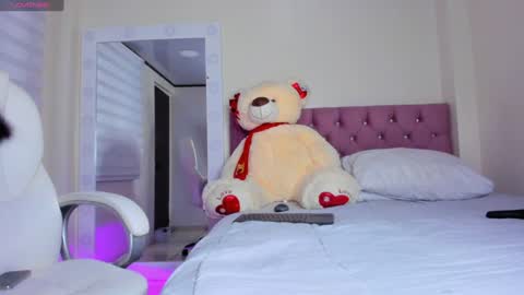 Snapshot of issabellarodriguez chatting on 01/26/25, 10:12 Isa online show from 01/26/25, 10:12