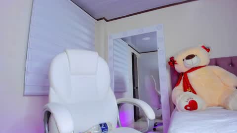 Snapshot of issabellarodriguez chatting on 02/03/25, 08:57 Isa online show from 02/03/25, 08:57