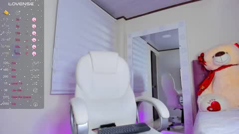 Snapshot of issabellarodriguez chatting on 02/10/25, 10:53 Isa online show from 02/10/25, 10:53