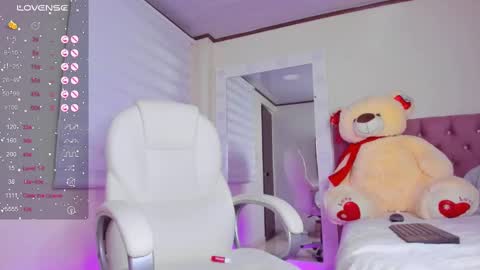 Snapshot of issabellarodriguez chatting on 03/09/25, 08:18 Isa online show from 03/09/25, 08:18