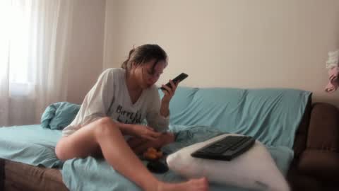 Snapshot of issabelle_69 chatting on 12/19/24, 07:40 Issabelle online show from 12/19/24, 07:40
