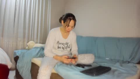 Snapshot of issabelle_69 chatting on 02/03/25, 05:40 Issabelle online show from 02/03/25, 05:40
