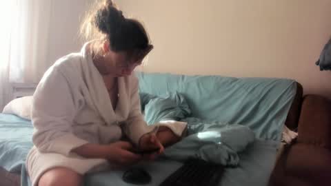 Snapshot of issabelle_69 chatting on 02/23/25, 06:39 Issabelle online show from 02/23/25, 06:39