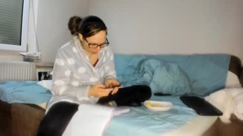 Snapshot of issabelle_69 chatting on 02/25/25, 06:36 Issabelle online show from 02/25/25, 06:36