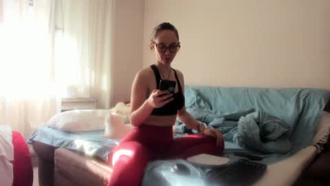 Snapshot of issabelle_69 chatting on 02/26/25, 06:47 Issabelle online show from 02/26/25, 06:47