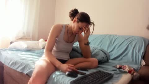 Snapshot of issabelle_69 chatting on 03/10/25, 07:32 Issabelle online show from 03/10/25, 07:32