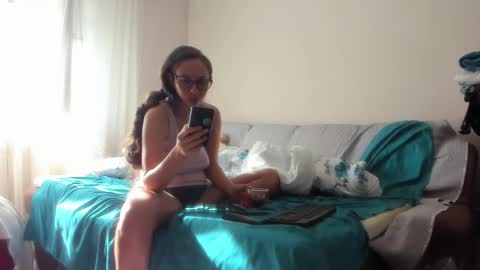 Snapshot of issabelle_69 chatting on 09/14/25, 06:34 Issabelle online show from 09/14/25, 06:34
