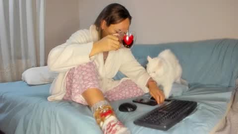 Snapshot of issabelle_69 chatting on 10/01/25, 05:35 Issabelle online show from 10/01/25, 05:35