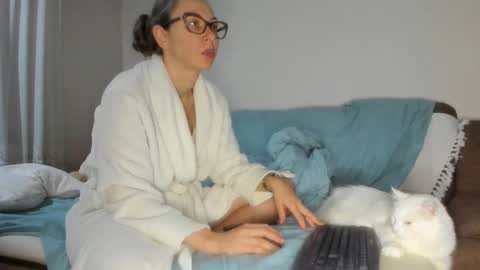 Issabelle online show from 12/21/25, 07:15