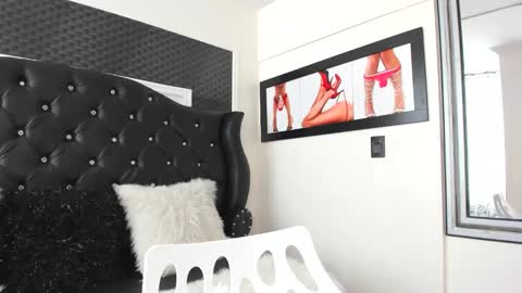 issadorajames online show from 01/18/25, 01:18