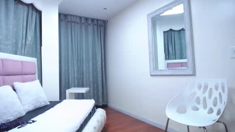 issadorajames online show from 01/21/25, 12:57