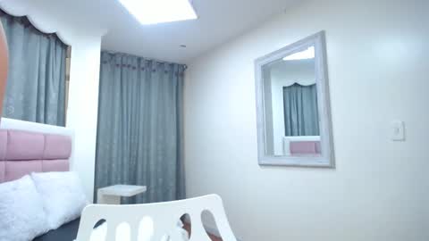 issadorajames online show from 02/03/25, 06:39