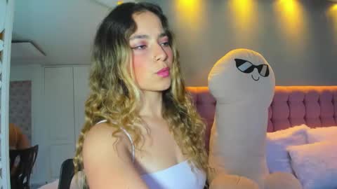 issadorajames online show from 02/09/25, 02:07