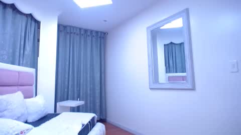 issadorajames online show from 02/17/25, 10:14