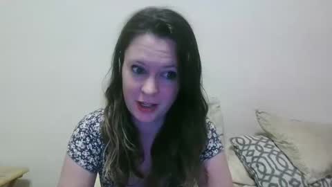 issamayy333 online show from 10/10/25, 11:15