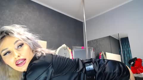 IssaSmyth online show from 12/06/24, 08:05