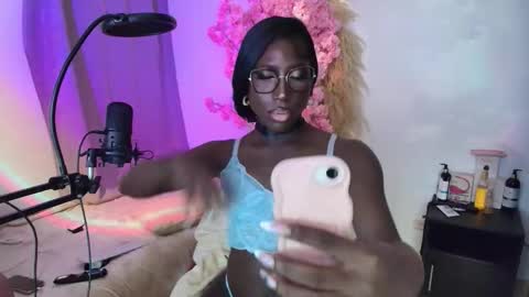 Snapshot of isseymz chatting on 03/24/26, 01:21 Iseey online show from 03/24/26, 01:21