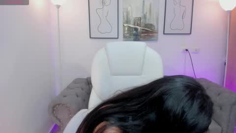 issi_loren online show from 10/16/25, 06:09