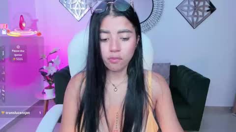 issi_loren online show from 12/22/25, 09:34