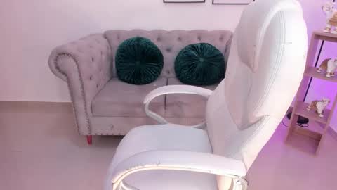 issi_loren online show from 01/11/26, 04:34