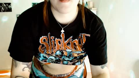 Snapshot of issis_demon chatting on 12/07/24, 05:59 Yiz online show from 12/07/24, 05:59