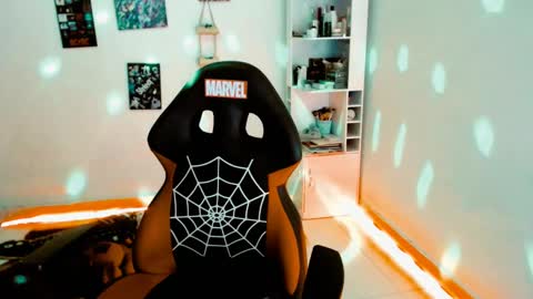 Snapshot of issis_demon chatting on 02/17/25, 04:09 Yiz online show from 02/17/25, 04:09