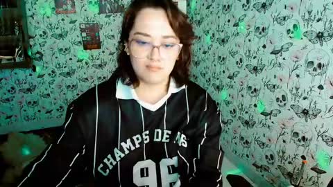 Yiz online show from 05/15/26, 11:45