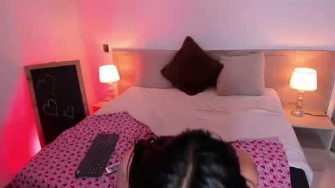 Snapshot of issis_smith chatting on 10/17/25, 03:42 issis_smith online show from 10/17/25, 03:42