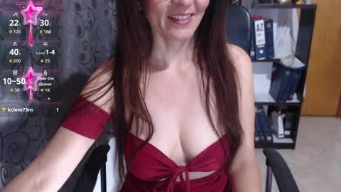 Snapshot of issy_mel chatting on 04/02/26, 10:35 Issy online show from 04/02/26, 10:35