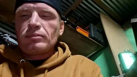 Snapshot of istillridemybmxbike chatting on 11/15/25, 04:10 istillridemybmxbike online show from 11/15/25, 04:10