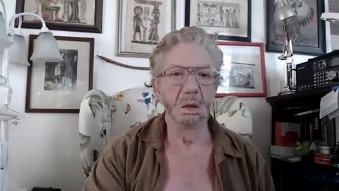Snapshot of isubmissiveslut chatting on 04/14/26, 07:31 ImYourBitch online show from 04/14/26, 07:31
