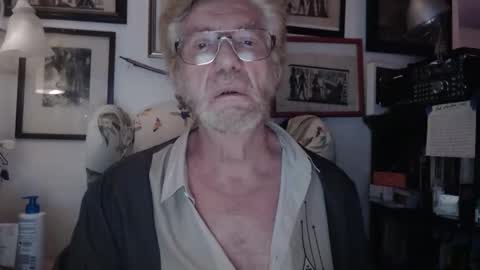 Snapshot of isubmissiveslut chatting on 05/04/26, 03:02 ImYourBitch online show from 05/04/26, 03:02