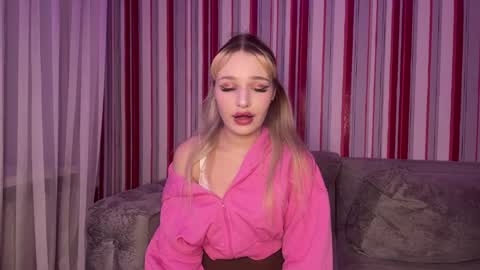 Snapshot of isugarrushi chatting on 04/20/26, 05:26 Maddy online show from 04/20/26, 05:26