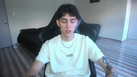 Snapshot of it_jhon chatting on 06/26/26, 10:25 Jhon online show from 06/26/26, 10:25