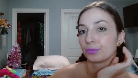 Snapshot of italiana25 chatting on 12/30/24, 06:09 Bella Bloom online show from 12/30/24, 06:09