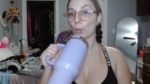 Snapshot of italiana25 chatting on 01/18/25, 07:49 Bella Bloom online show from 01/18/25, 07:49