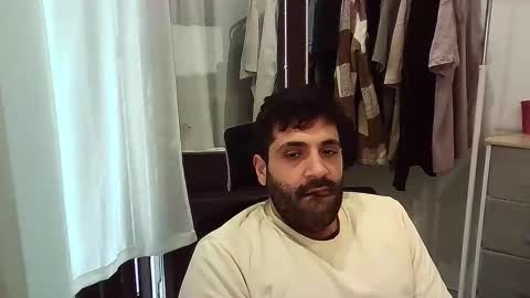 italianboybcn online show from 11/14/25, 08:46